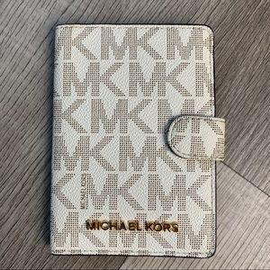 Michael Kors Jet Set Wallet